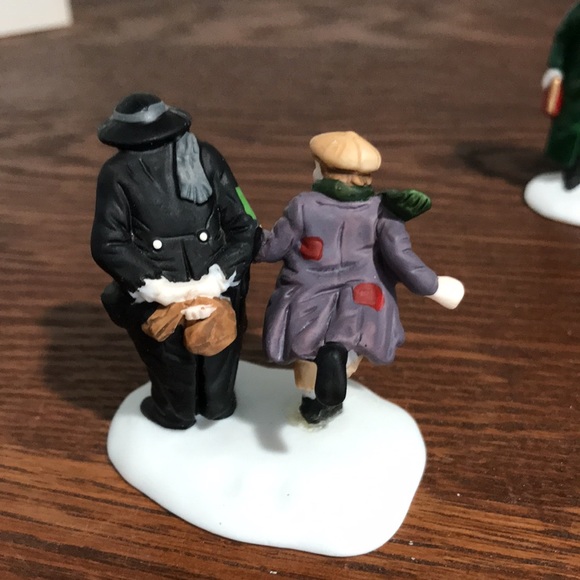 Dept 56 Heritage Village Oliver Twist - Picture 5 of 8